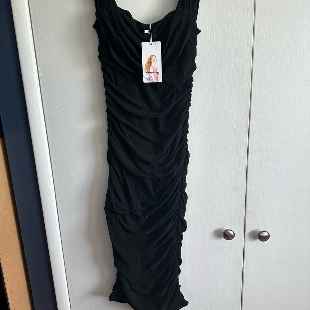 Chic Black Ruched Midi Dress - Picture 2 of 4